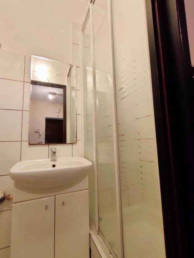 Hallera Wrocław Exteriör bild